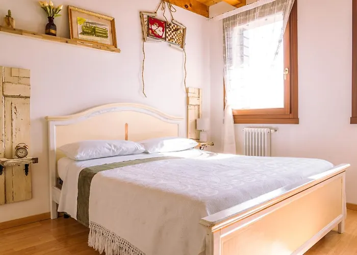 Venice\'S Neighbor Home